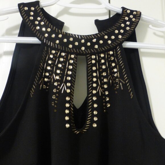 LE CHATEAU black sleeveless top with keyhole neckline and gold bead accents - Picture 2 of 11